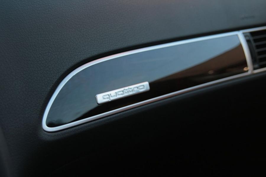 Детали интерьера Audi A6 3.0T Quattro Sedan (4F, C6) 2008 года  (NA) (фото 11 из 34)